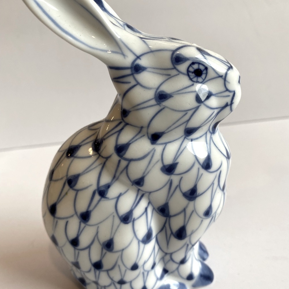 Bunny rabbit porcelain figurine - Picture 3 of 6